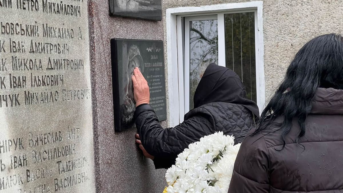 У Сороках відкрили меморіальну дошку Тетяні Денезі та Алею віри і надії 7