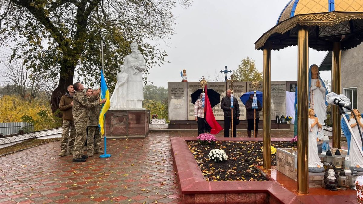 У Сороках відкрили меморіальну дошку Тетяні Денезі та Алею віри і надії 3