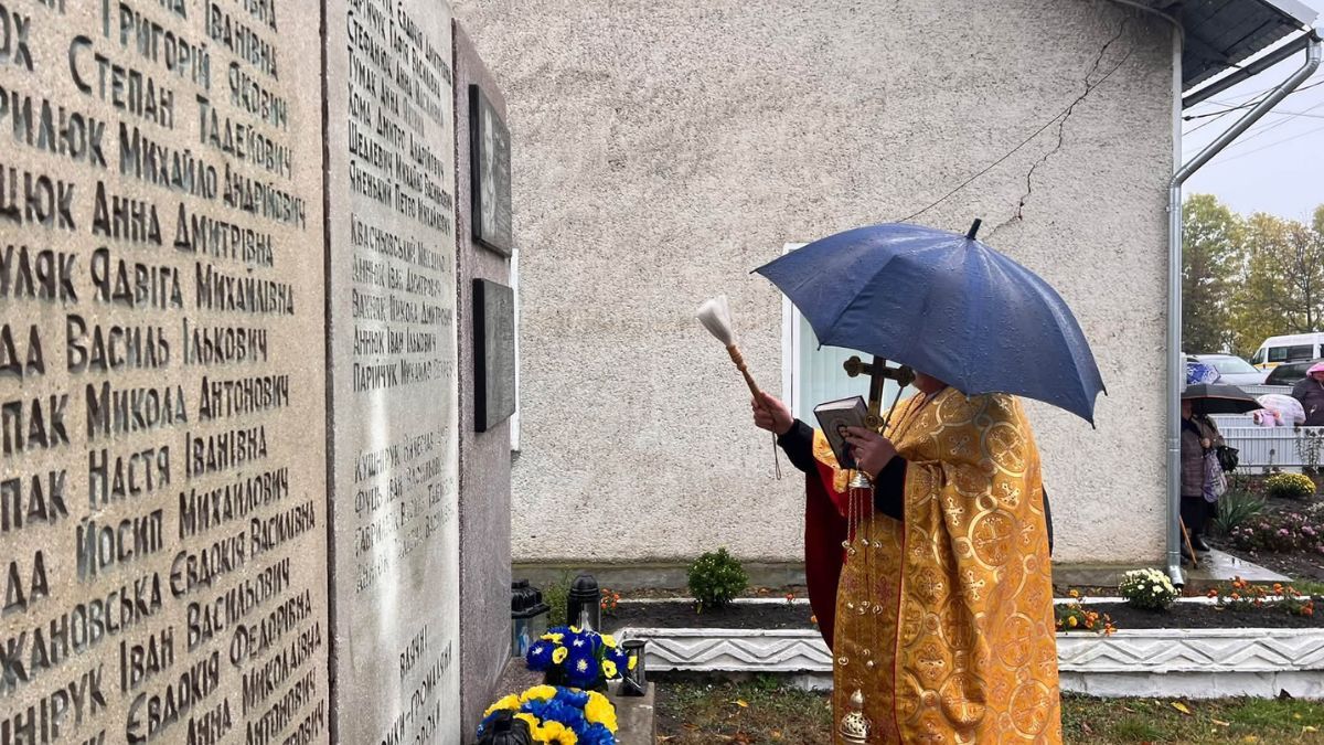 У Сороках відкрили меморіальну дошку Тетяні Денезі та Алею віри і надії 9