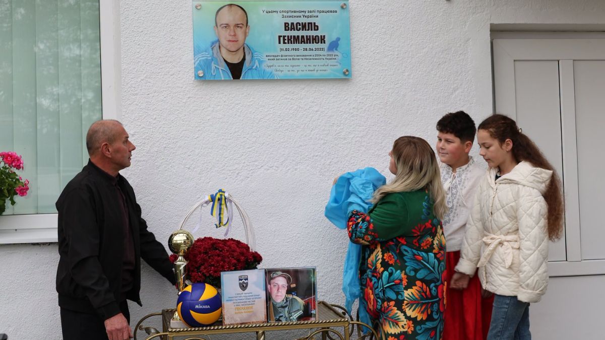 У закладах освіти Надвірнянщини відкрили меморіальні дошки полеглим захисникам 5