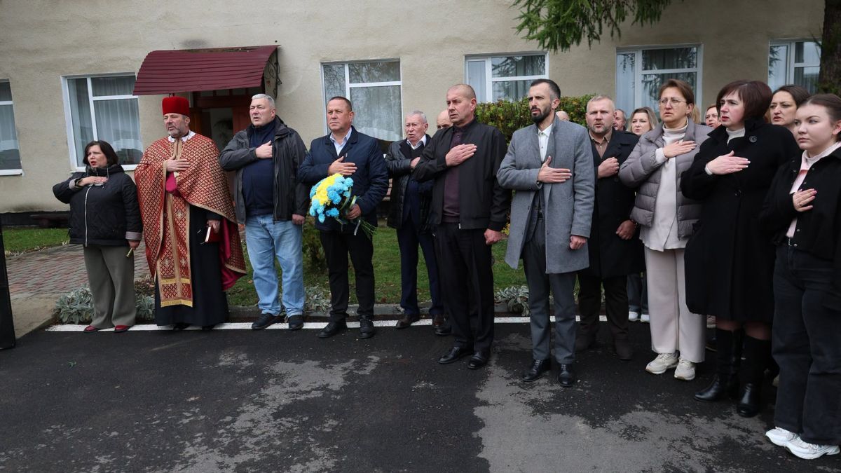 У закладах освіти Надвірнянщини відкрили меморіальні дошки полеглим захисникам 3