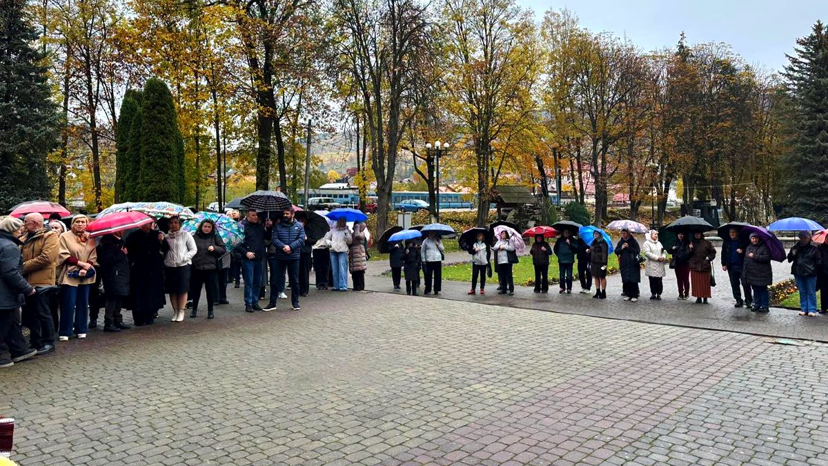 На вічний спочинок в Яремче провели воїна Василя Павлюка 1