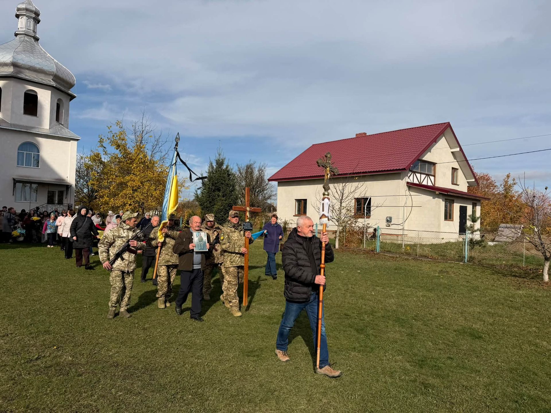 У Надвірній провели в останню путь воїна Дмитра Цимбалюка 6