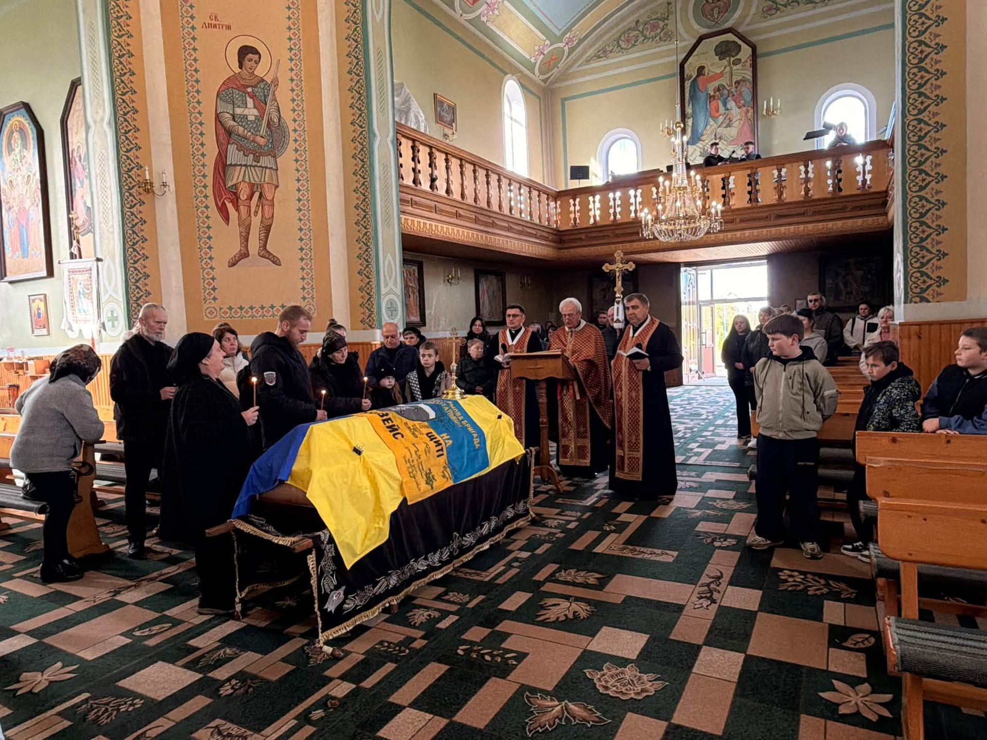 У Надвірній провели в останню путь воїна Дмитра Цимбалюка 5