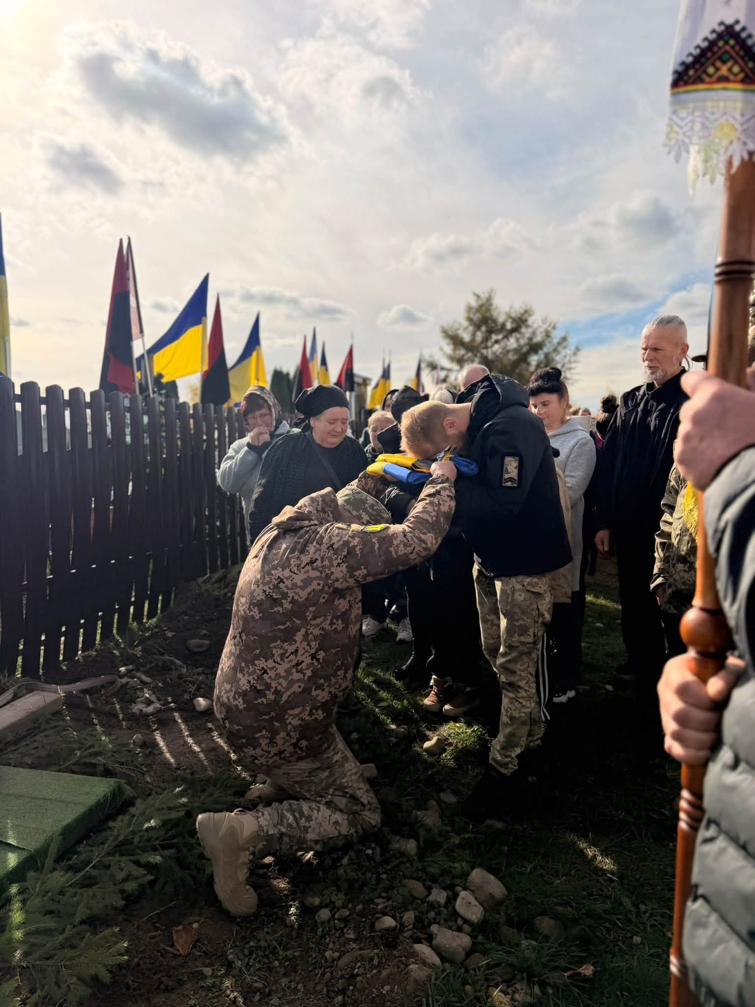 У Надвірній провели в останню путь воїна Дмитра Цимбалюка 9