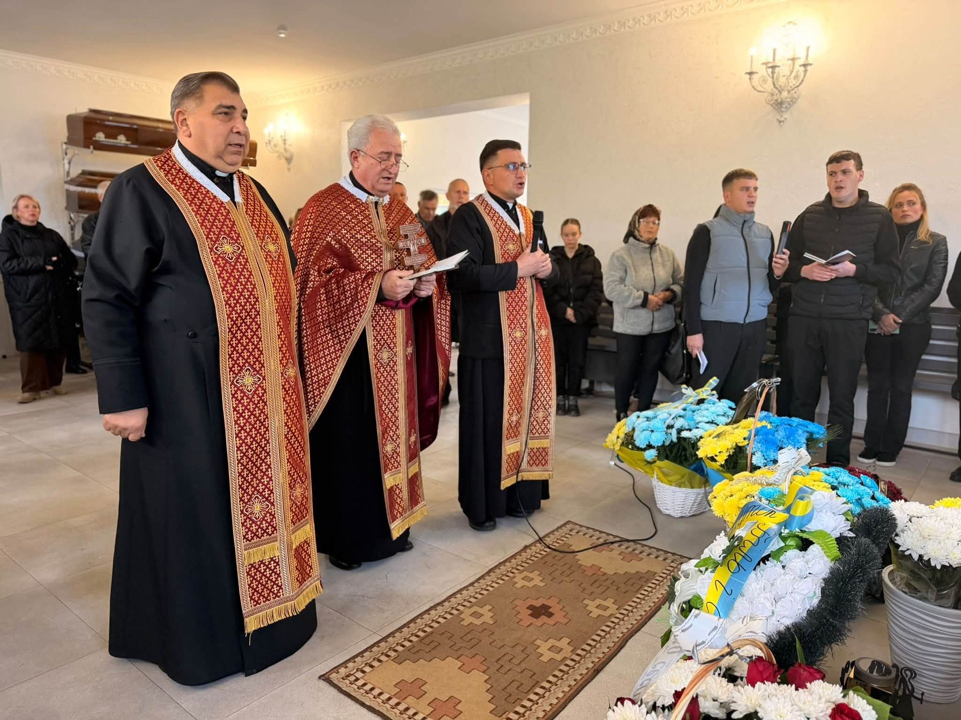 У Надвірній провели в останню путь воїна Дмитра Цимбалюка 4
