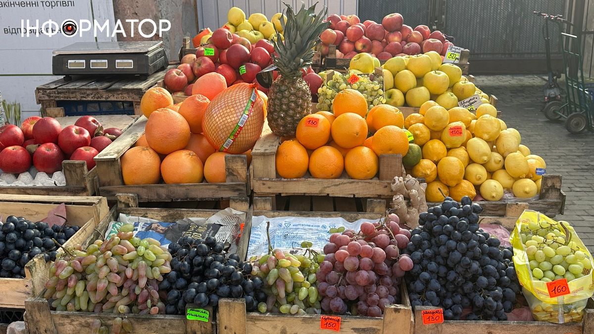 Скільки коштують фрукти на ринку в Коломиї наприкінці жовтня 3