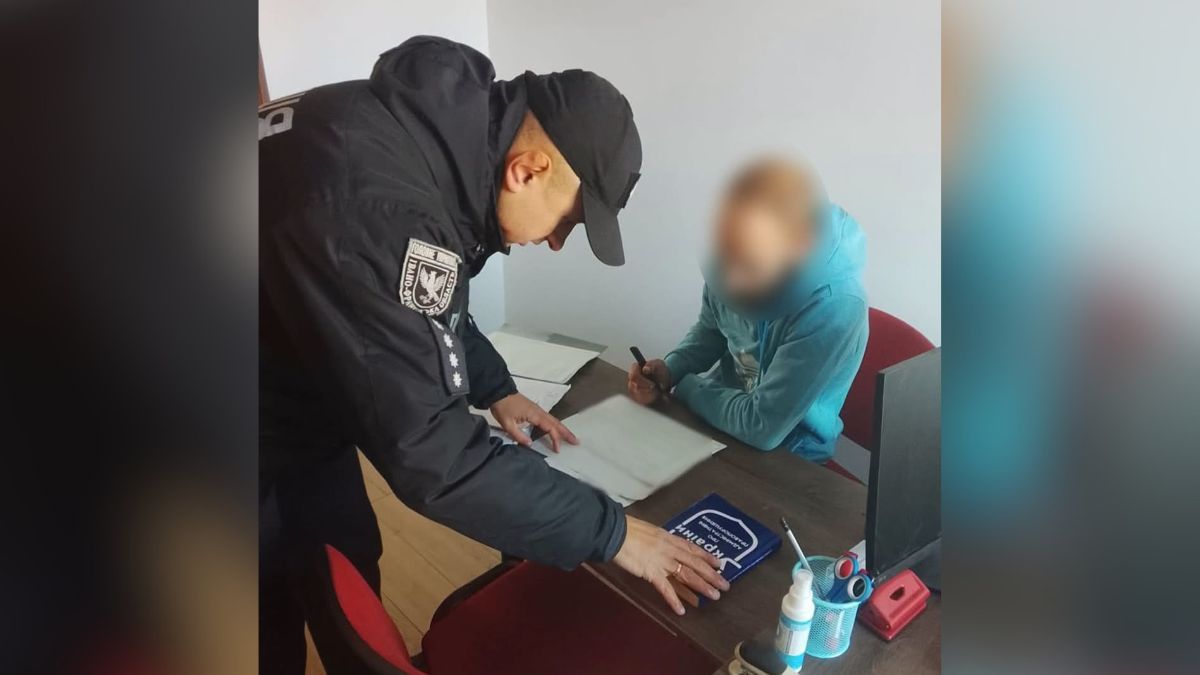 На Яремчанщині правоохоронці притягнули до відповідальності чоловіка за жорстоке поводження з конем