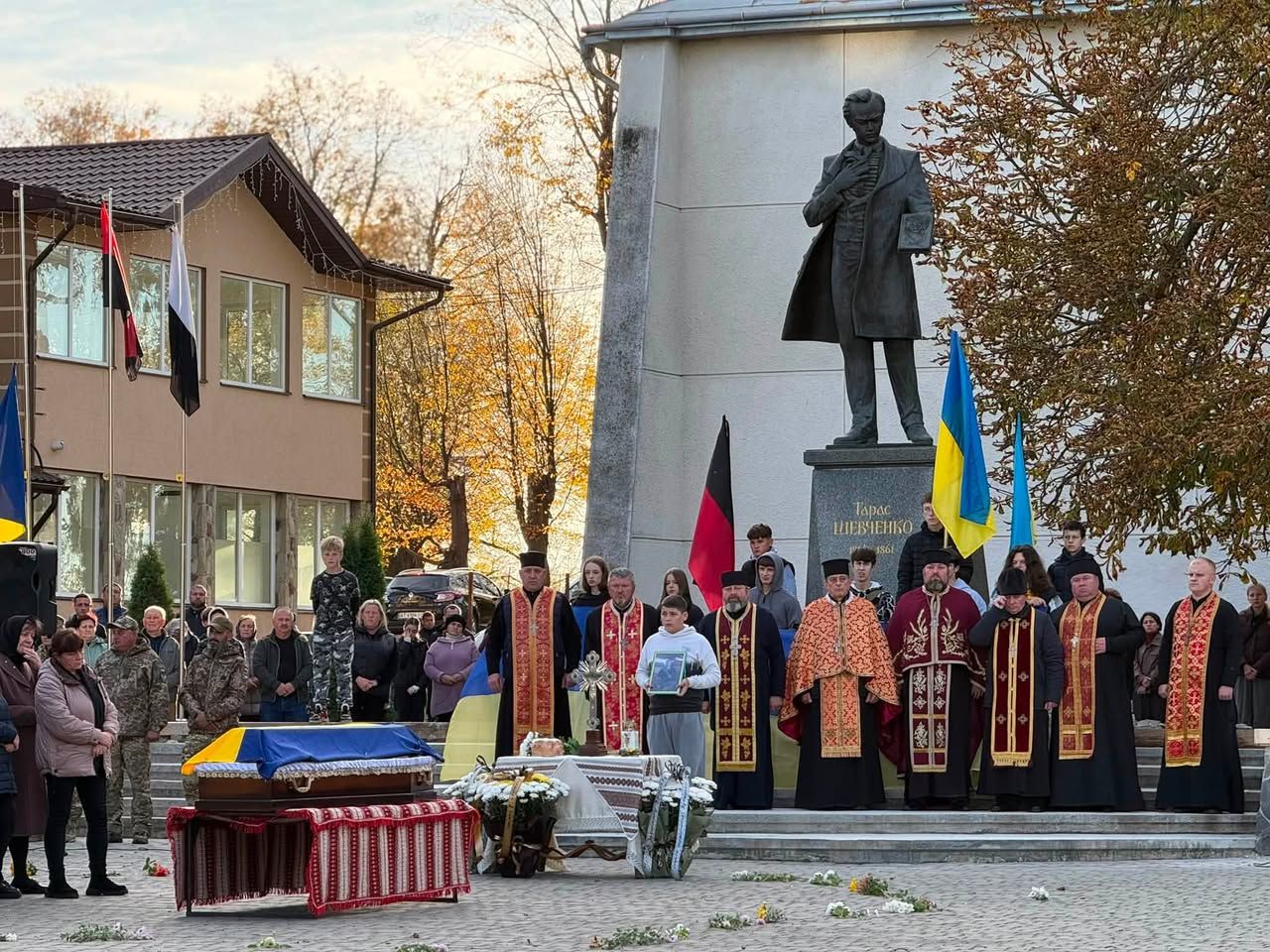 В Отинії "на щиті" зустріли полеглого воїна Ярослава Малашинського 1