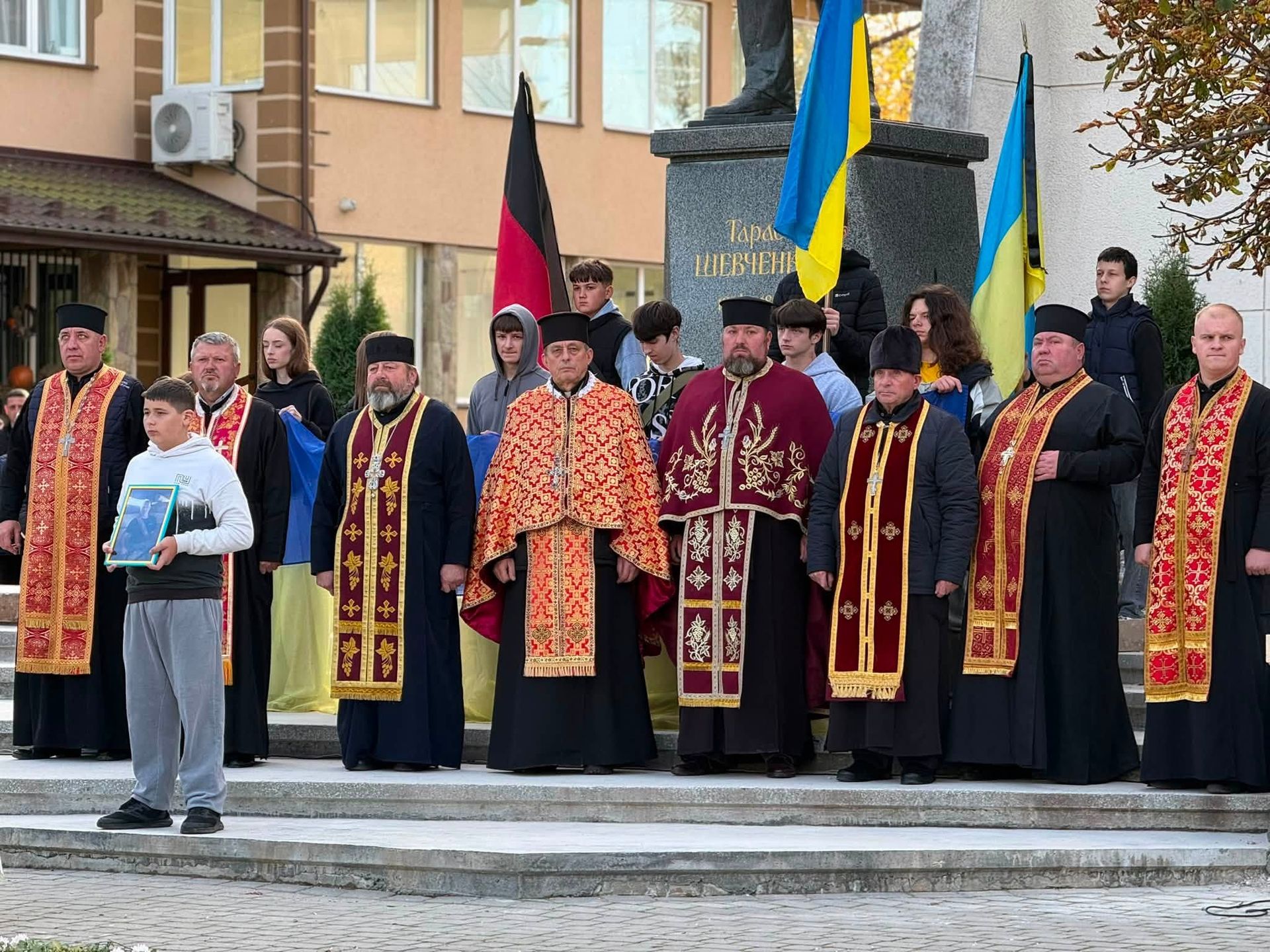 В Отинії "на щиті" зустріли полеглого воїна Ярослава Малашинського 6