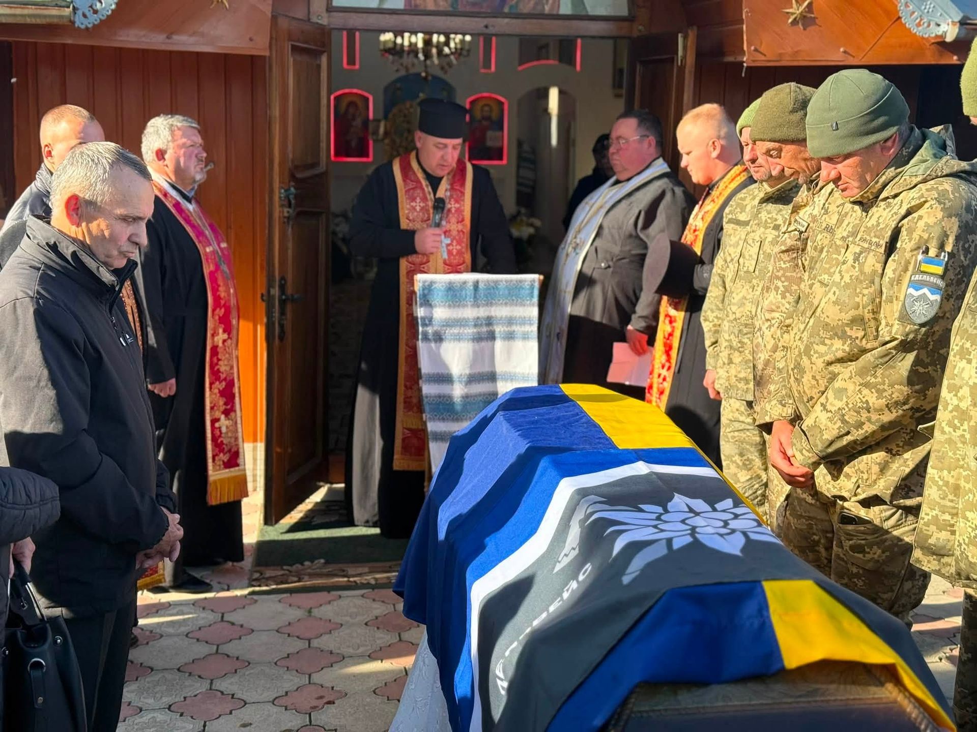 На Коломийщині попрощалися з бійцем 10-ї ОГШБр Миколою Андрейчуком 6