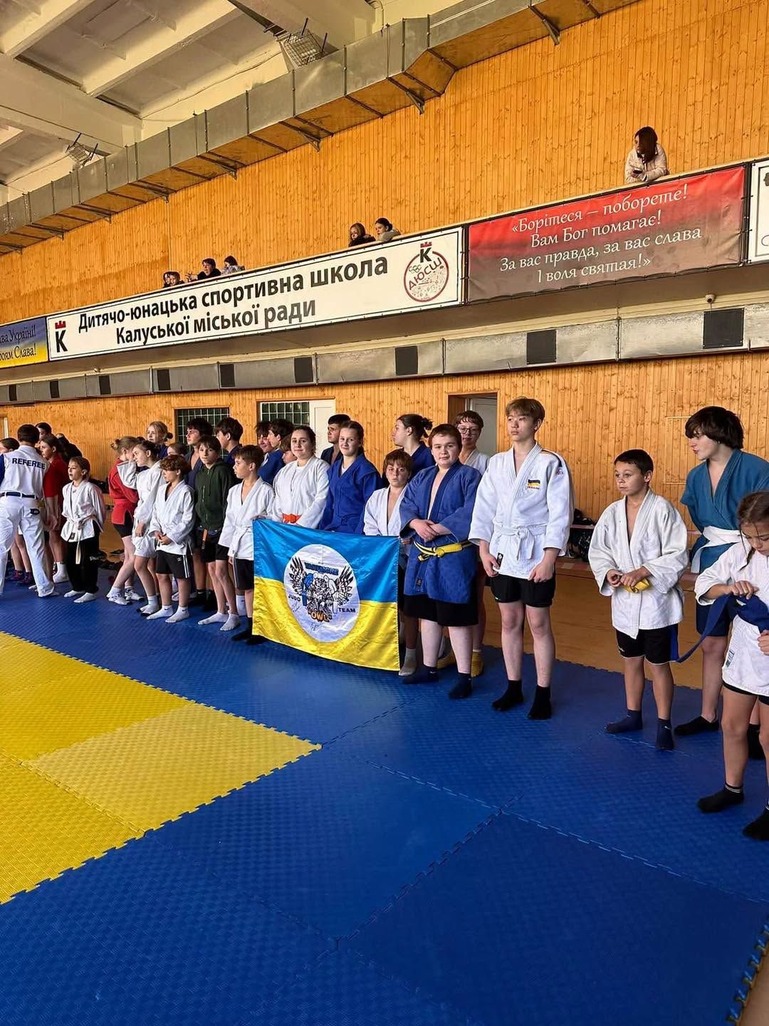 Юні самбісти з Яремчанської громади привезли 19 медалей із турніру в Калуші 2