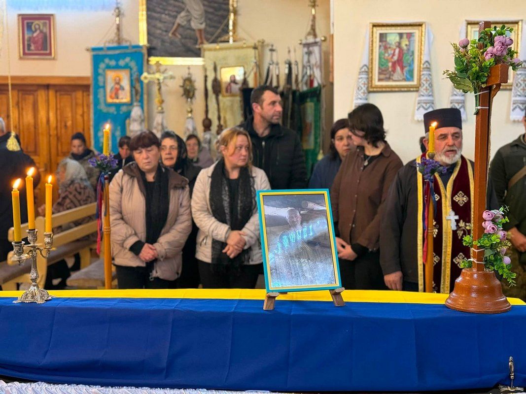На вічний спочинок в Отинії провели Героя Ярослава Малашинського 8
