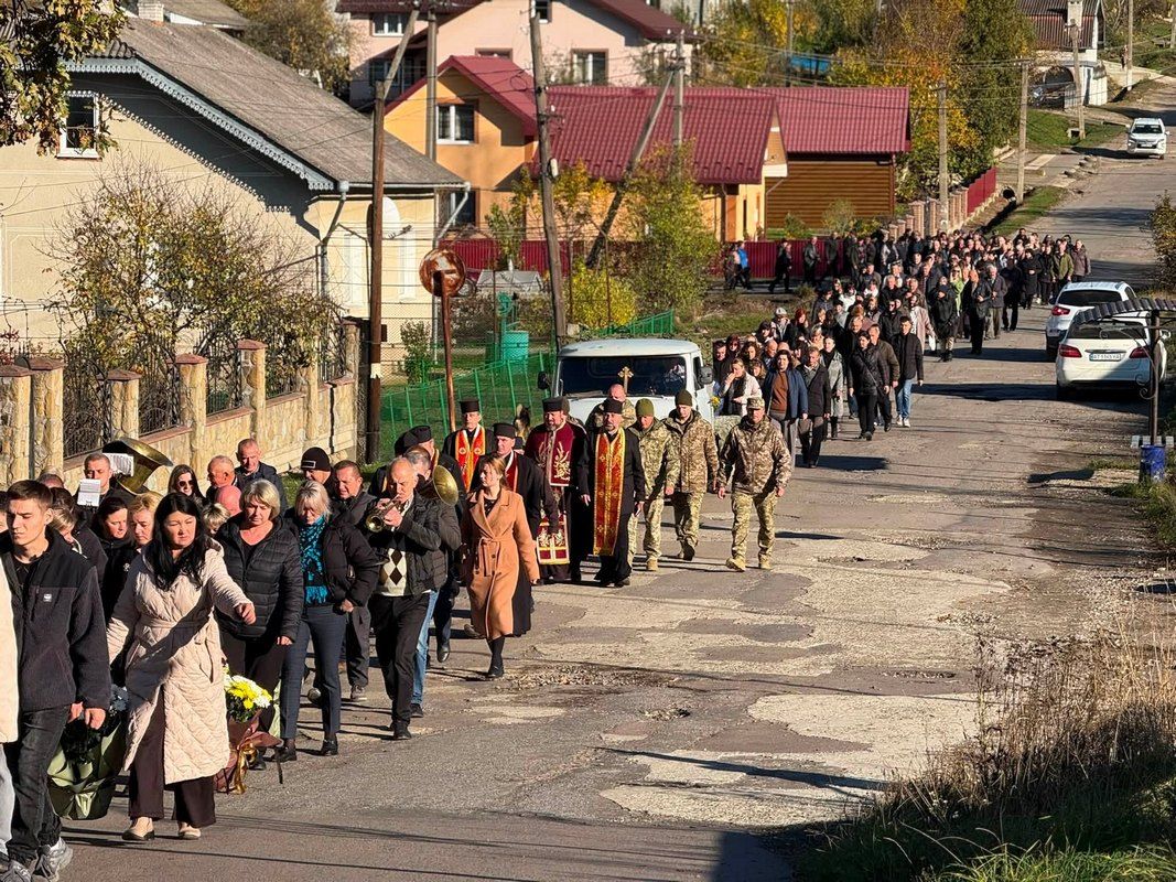 На вічний спочинок в Отинії провели Героя Ярослава Малашинського 5