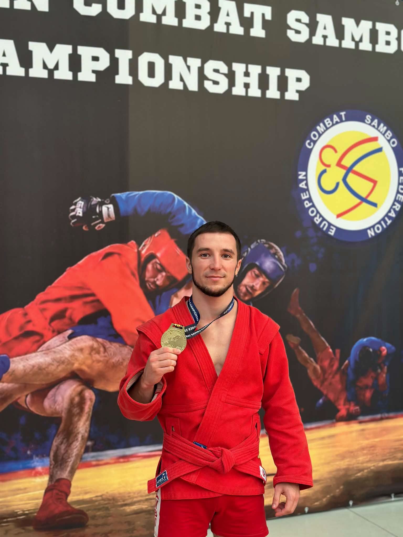 Золото чемпіонату Європи з бойового самбо здобув спортсмен із Кутської громади 4