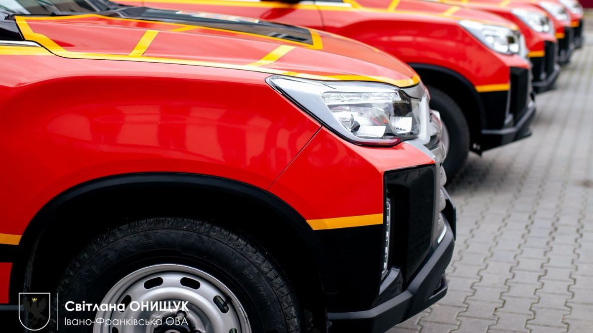 Прикарпатські рятувальники отримали 10 нових автомобілів 1