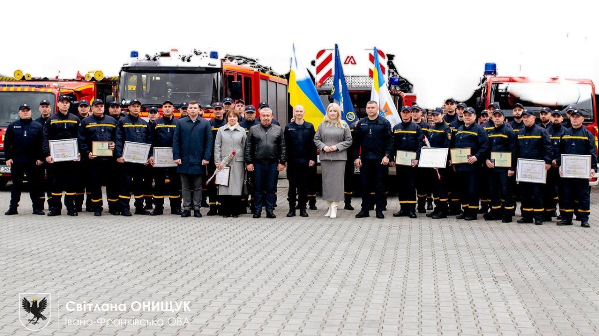 Прикарпатські рятувальники отримали 10 нових автомобілів 4