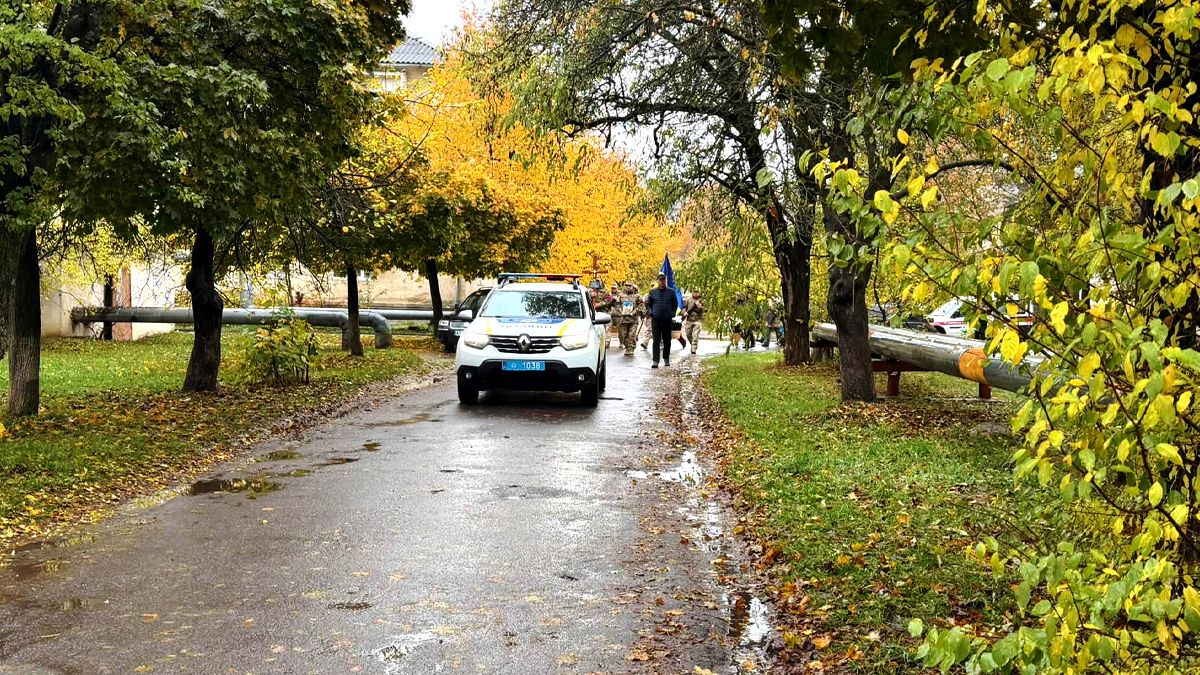 В останню дорогу на Надвірнянщині провели воїна Андрія Салахова 3