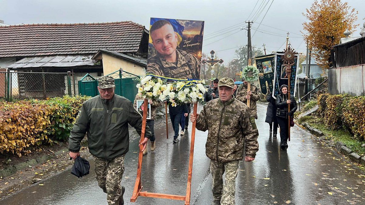 На Косівщині та Коломийщині зустріли скорботний кортеж воїна Олега Солоненка 10