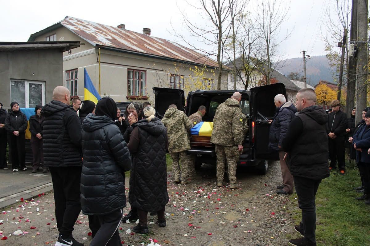 У Делятині попрощалися із загиблим захисником Іваном Гуменюком 6