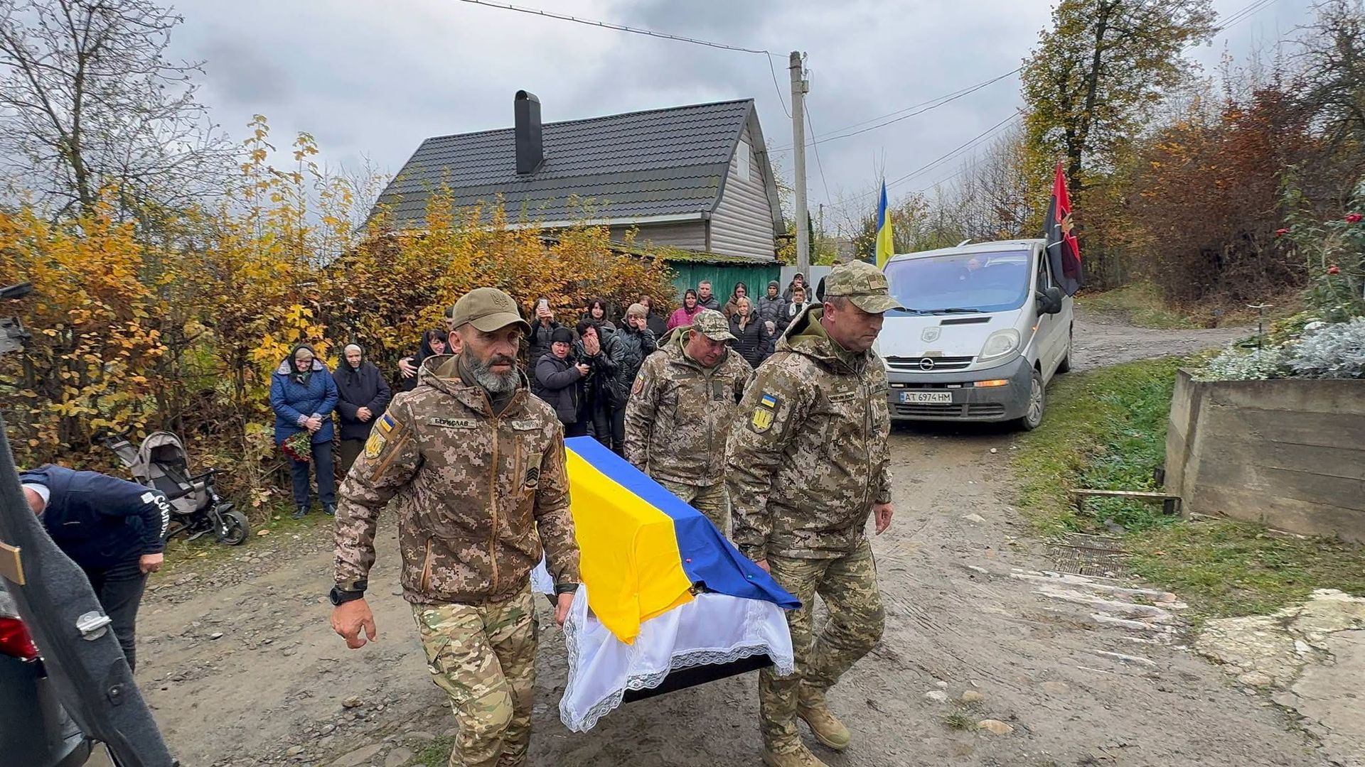 На Коломийщині зустріли скорботний кортеж полеглого захисника Петра Гереджука 5