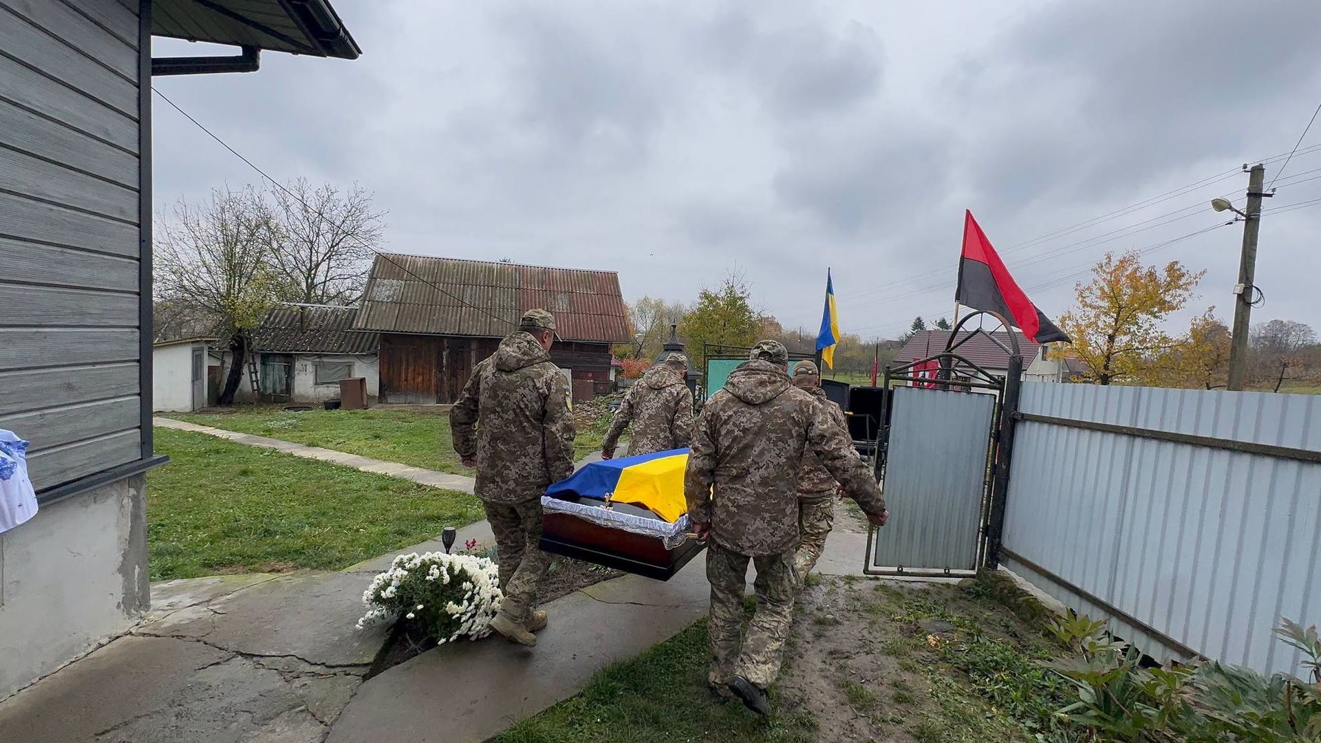 На Коломийщині зустріли скорботний кортеж полеглого захисника Петра Гереджука 9