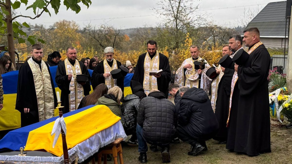 Печеніжинська громада провела в останню дорогу воїна Петра Гереджука 1