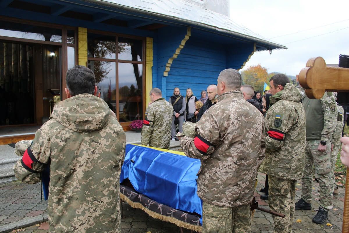 У Делятинській громаді попрощалися з полеглим військовим Іваном Гуменюком 2