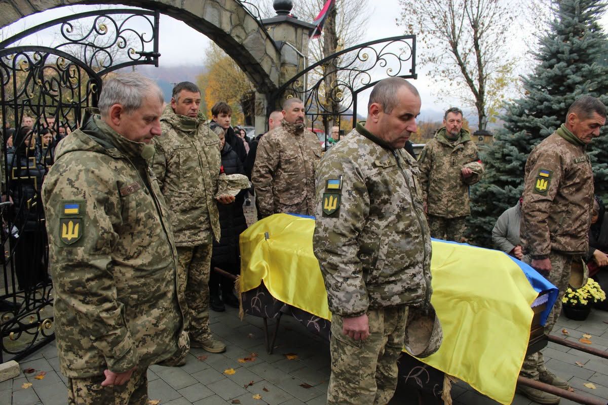 У Делятинській громаді попрощалися з полеглим військовим Іваном Гуменюком 3