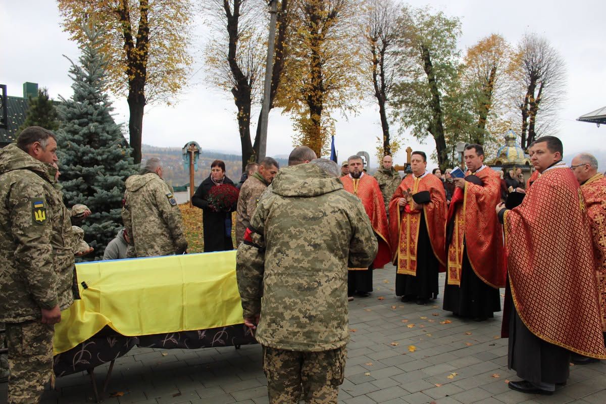 У Делятинській громаді попрощалися з полеглим військовим Іваном Гуменюком 4