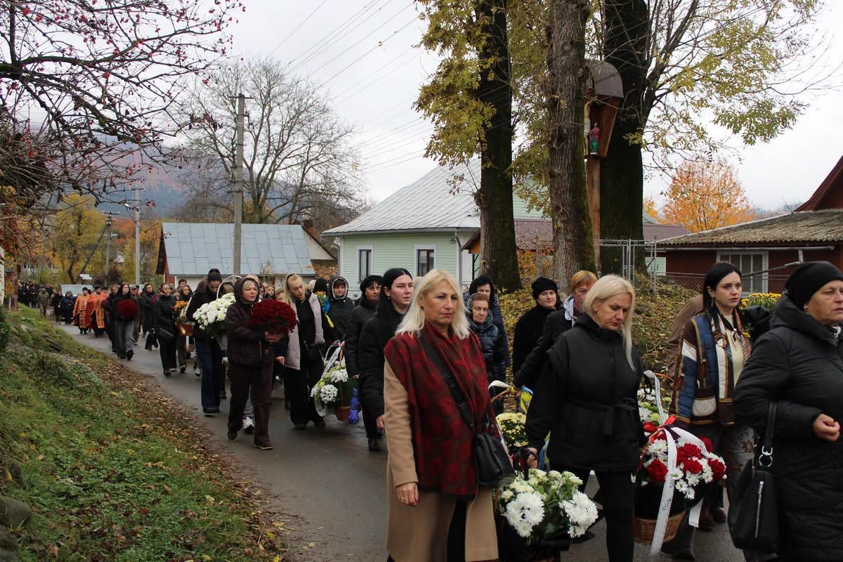 У Делятинській громаді попрощалися з полеглим військовим Іваном Гуменюком 10