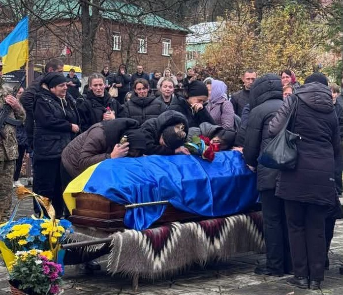 У Верховині віддали шану загибому воїну Дмитру Коровчуку 3