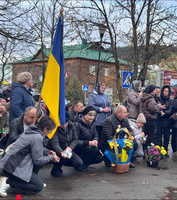 У Верховині віддали шану загибому воїну Дмитру Коровчуку 4