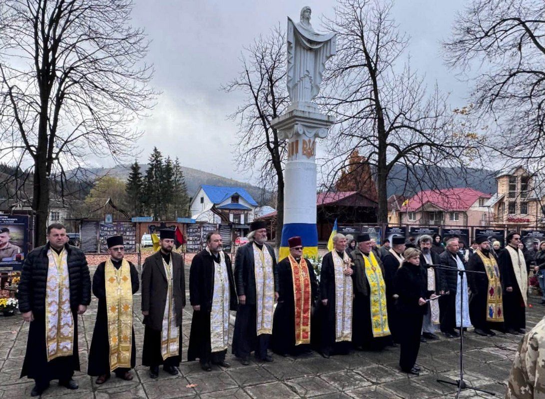 У Верховині віддали шану загибому воїну Дмитру Коровчуку 2