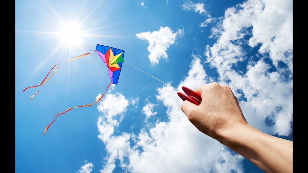 Повітряні змії символізують свободу, творчість і прагнення людського духу до польоту