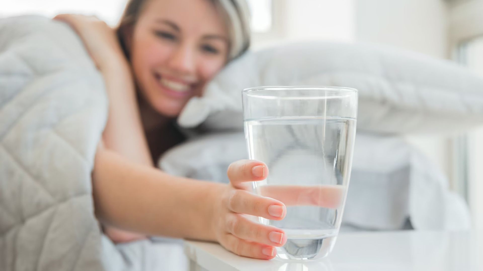 Держите воду на виду - так у нее больше шансов.