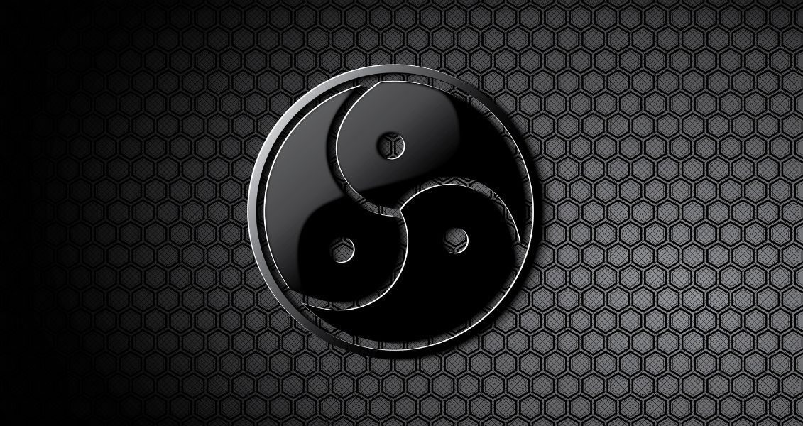 Під час святкування члени спільноти вдягають фіолетовий одяг. Таким чином вони позначають свою приналежність до фетишистів