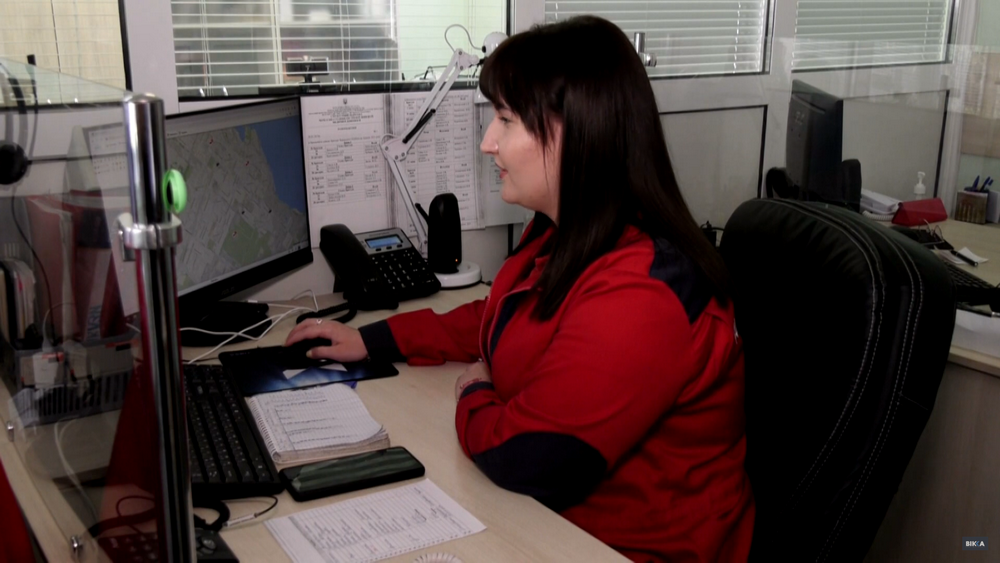 Чим коротше буде розмова з диспетчером, ти скоріше приїде екстрена допомога. Чим коротше буде розмова з диспетчером, ти скоріше приїде екстрена допомога.