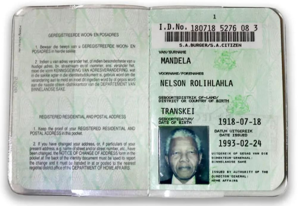 Удостоверение личности Нельсона Мандела, которое продадут с аукциона.