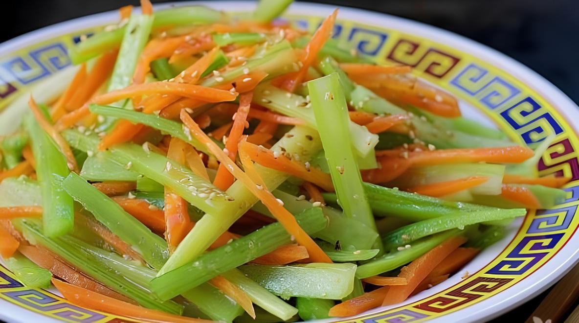 Яркие маринованные овощи, нарезанные брусочками станут идеальной закуской на любом празднике!