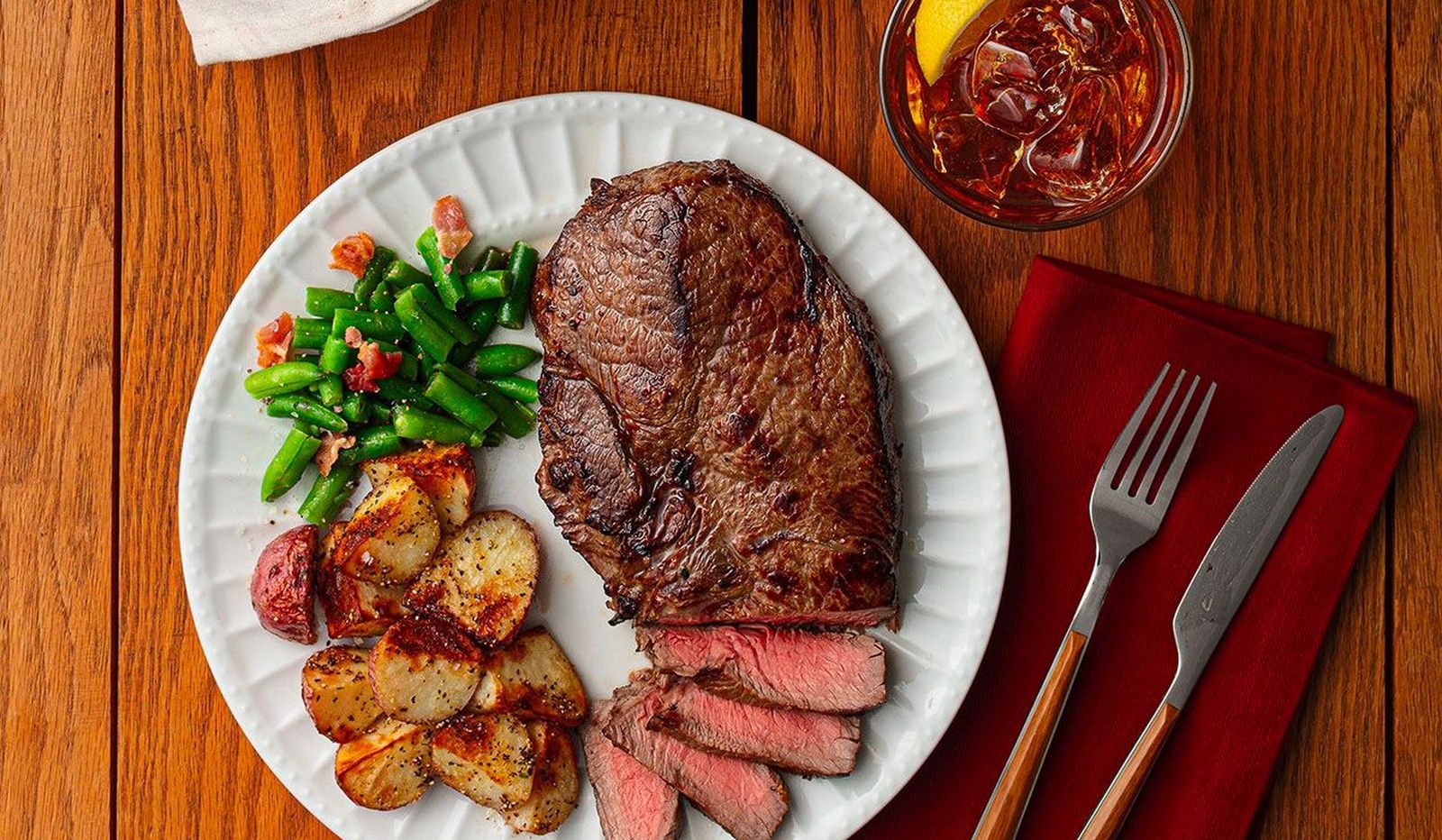 Рекомендуемая степень прожарки такого стейка - 60 С.