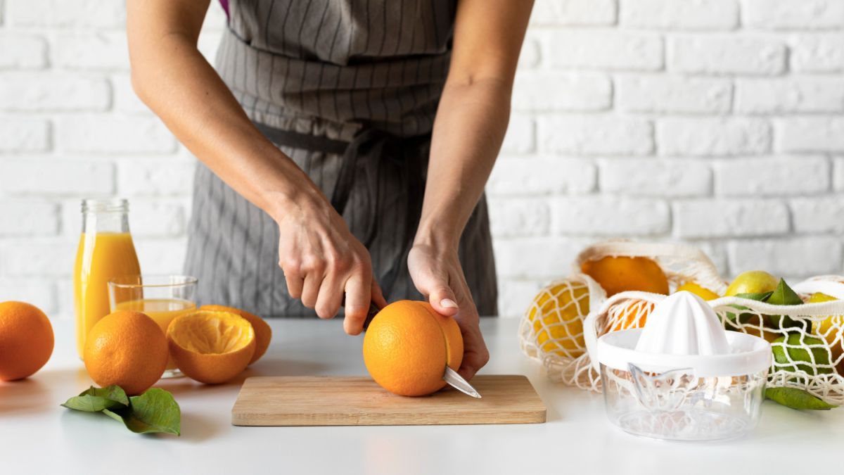 Апельсины лучше не есть перед сном - он не успеет перевариться.