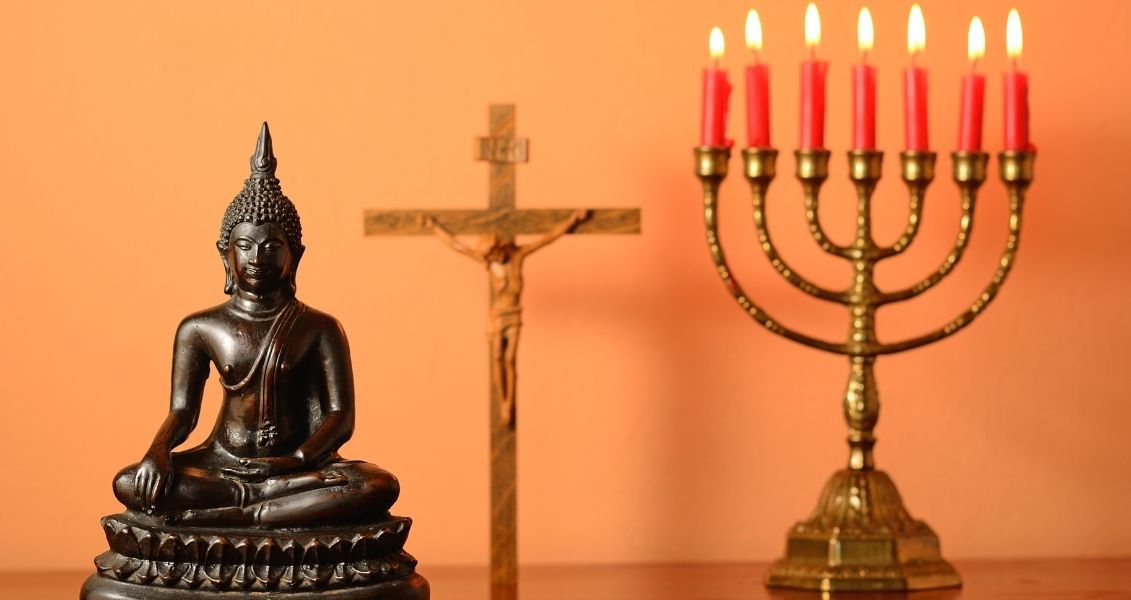 В Резолюции также говорится, что все религии и конфессиональные группы мира обязаны придерживаться принципов толерантности и уважительного отношения к последователям других, отличных вероисповеданий