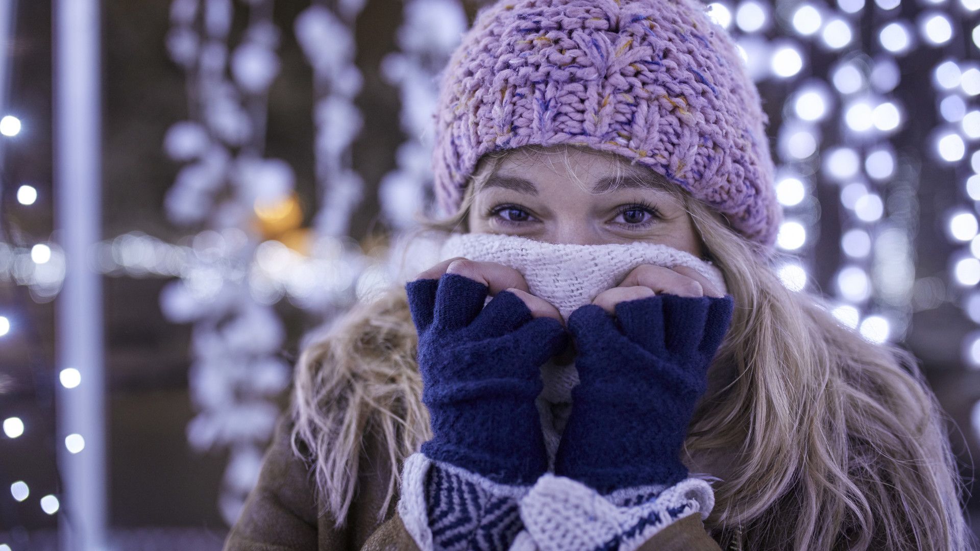 Шапка, шарф и перчатки помогут и глазам.
