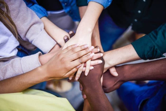 Главная цель праздника - наладить и способствовать диалогу между разными религиозными и культурными общинами Главная цель праздника - наладить и способствовать диалогу между разными религиозными и культурными общинами