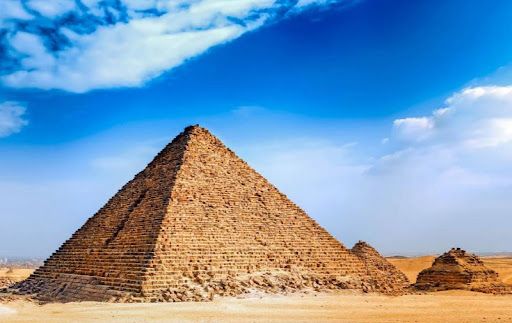 На фото дійсно видно, що гранітні глиби були тут і раніше. На фото дійсно видно, що гранітні глиби були тут і раніше.