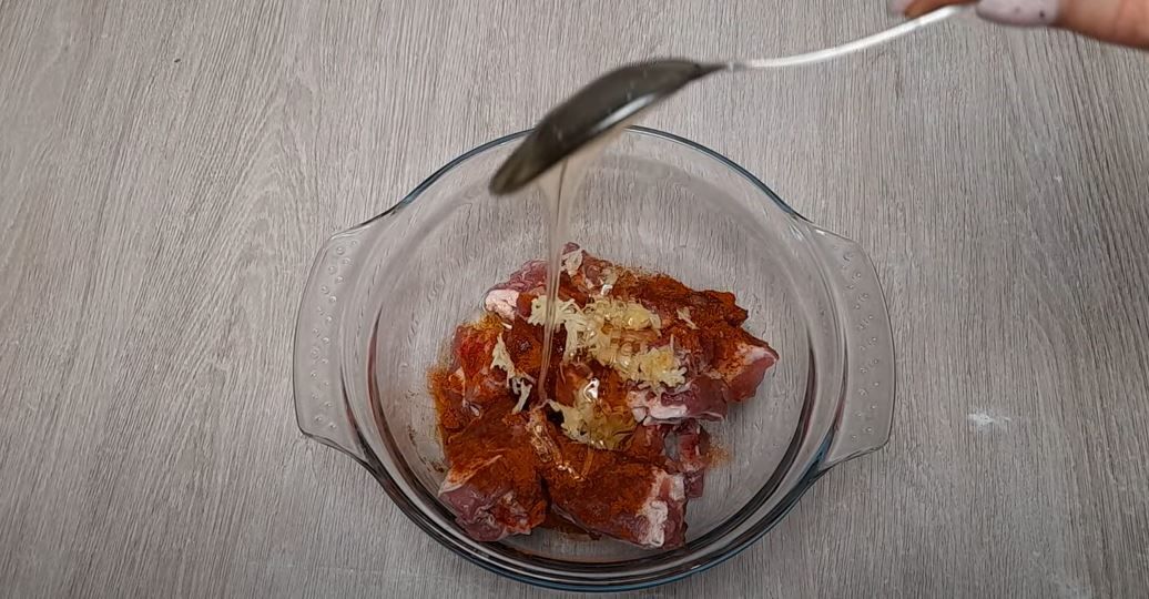 Мясо в такому маринаді вийде ароматним і солодкуватим!