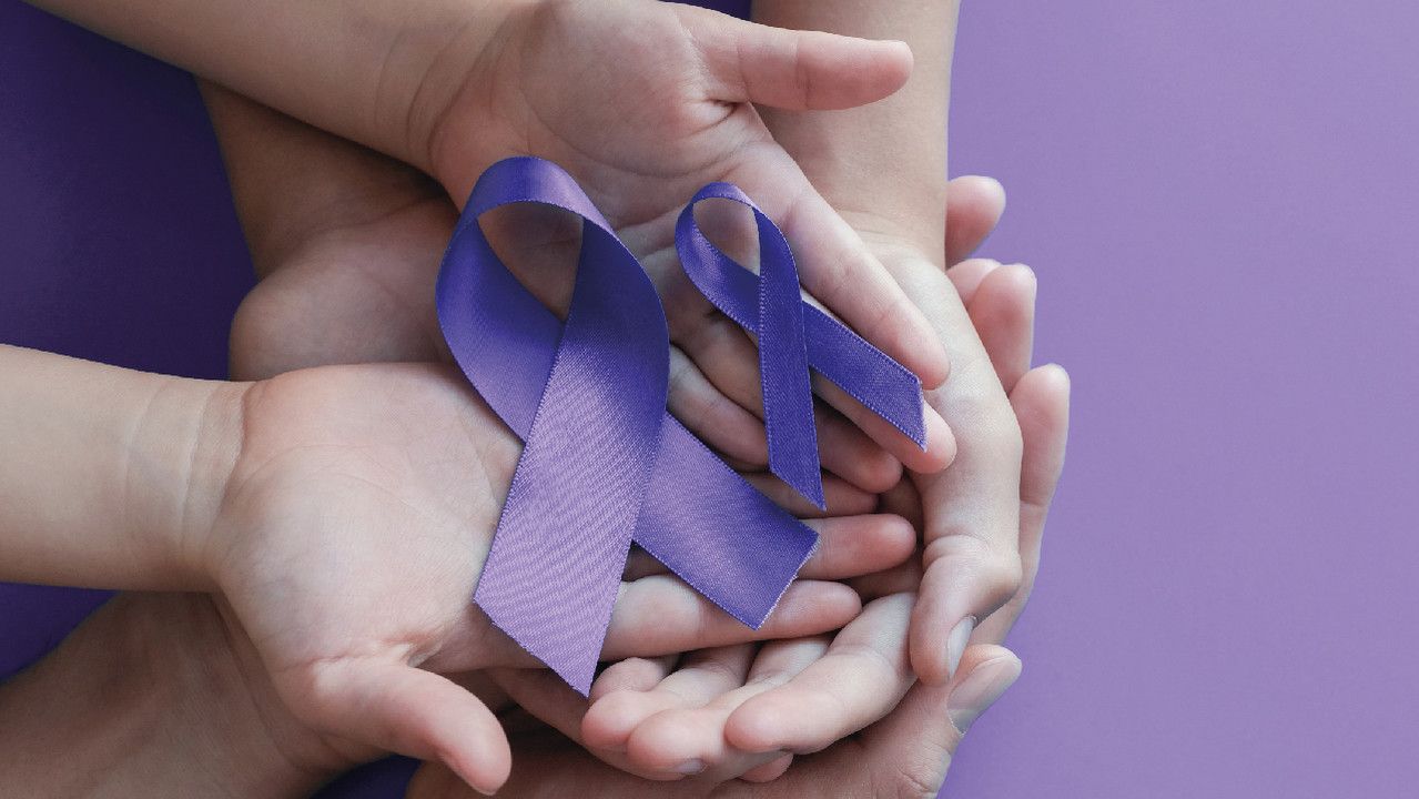 Лікуванням цього захворювання займаються неврологи — лікарі, спеціалізацією яких є головний мозок та центральна нервова система; а також неврологи більш вузької спеціалізації - епілептологи