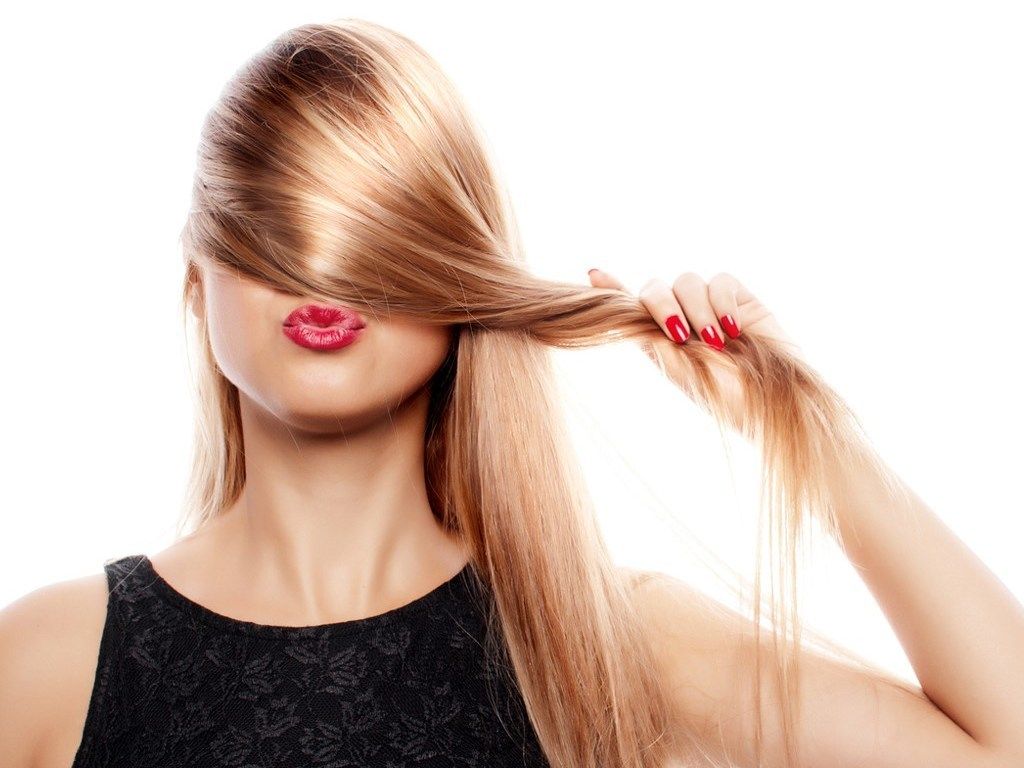 Цибулева лушпайка зміцнює волосся і надає йому золотистого відтінку. Цибулева лушпайка зміцнює волосся і надає йому золотистого відтінку.