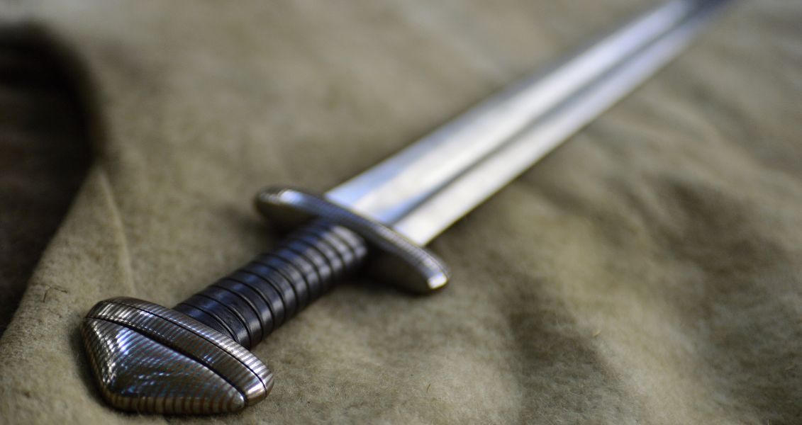 Відзначаючи цей день, ми визнаємо неймовірну майстерність, відданість і ризик, пов’язані з ковтанням меча та, що це мистецтво не буде забуте Відзначаючи цей день, ми визнаємо неймовірну майстерність, відданість і ризик, пов’язані з ковтанням меча та, що це мистецтво не буде забуте